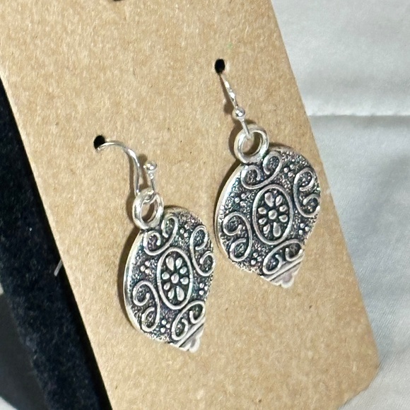 2/$20 Silver Tone Upside Down Pear Filigree Swirl & Floral Hook Earrings NWOT - Picture 9 of 11